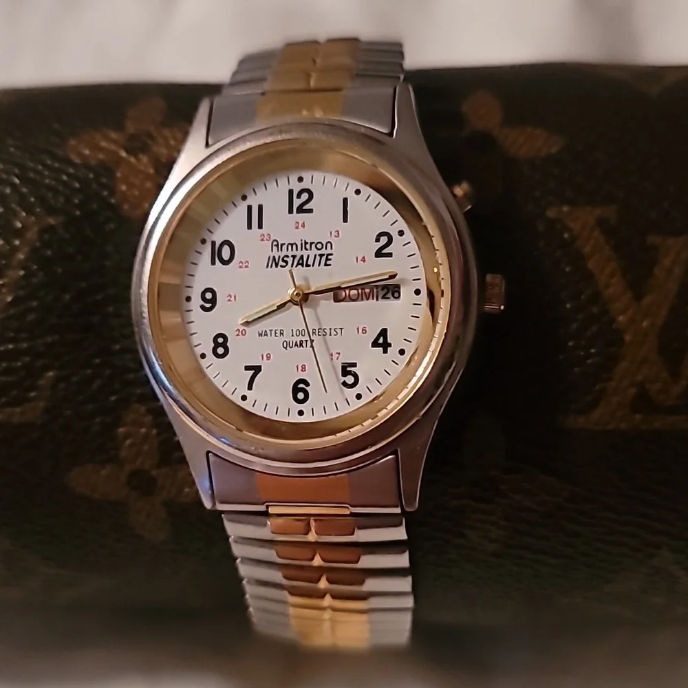 Armitron Instalite White Dial 36mm‎ Day Date 24h Quartz Mens Watch, New Battery